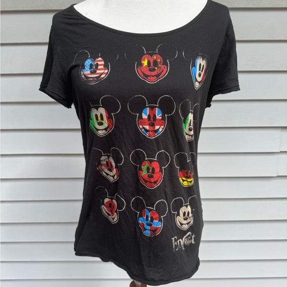 Disney Parks Mickey Mouse t-shirt size XL - Picture 1 of 4